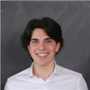 Laureato in Fisica e docente presso un centro di formazione offre lezioni di matematica e fisica, presenza e online